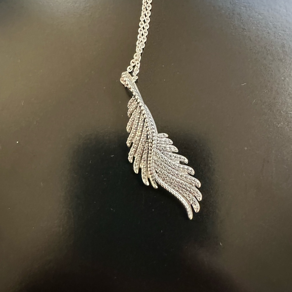Pandora neckless with feather pendant.